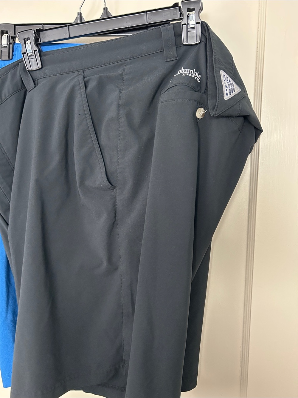 Columbia Men's Size 48 Black Shorts with Subtle Logo EUC